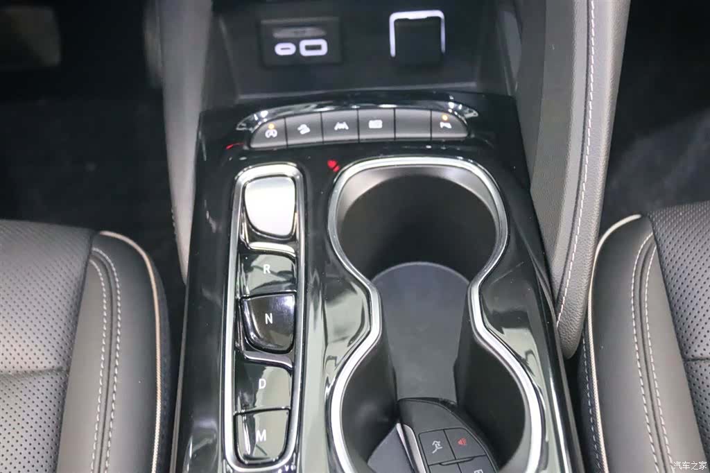 Buick Envision Plus, 2022 10