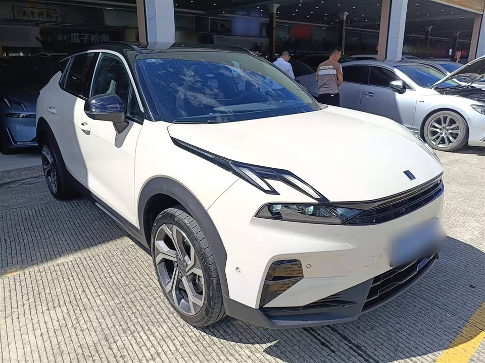 Lynk & Co 06
