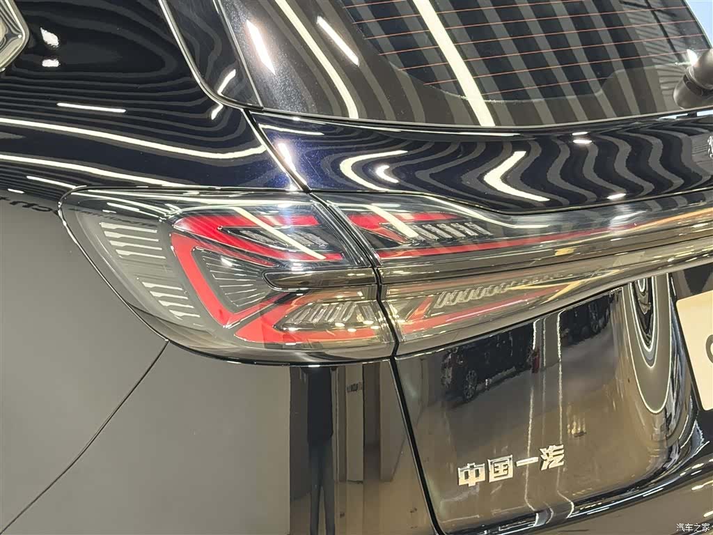 Hongqi HS5, 2024 9