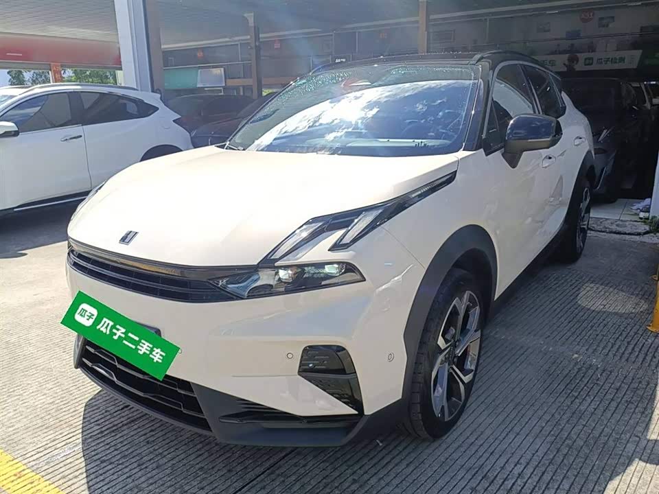Lynk & Co 06
