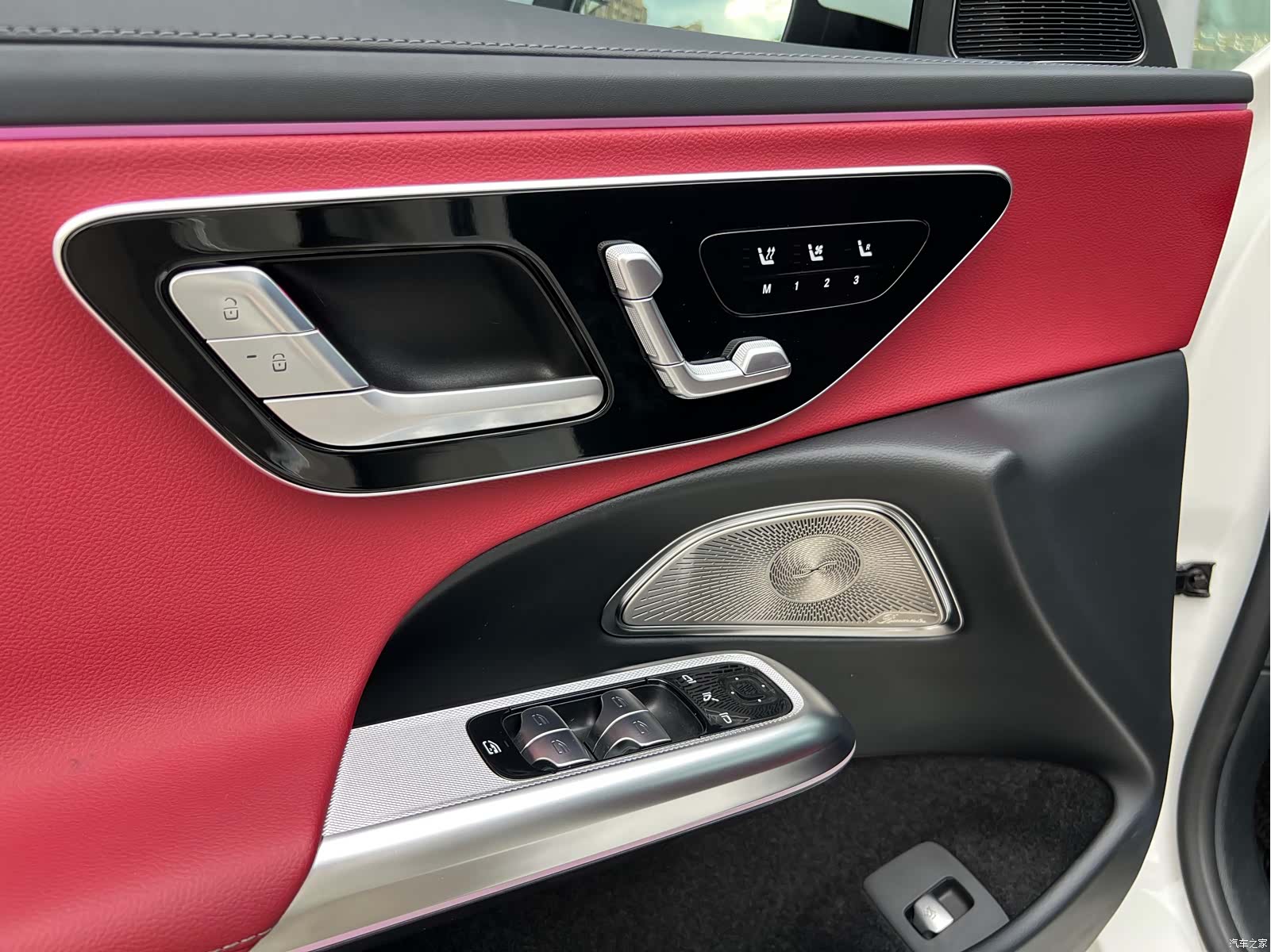 Mercedes-Benz E-Class, 2025 28