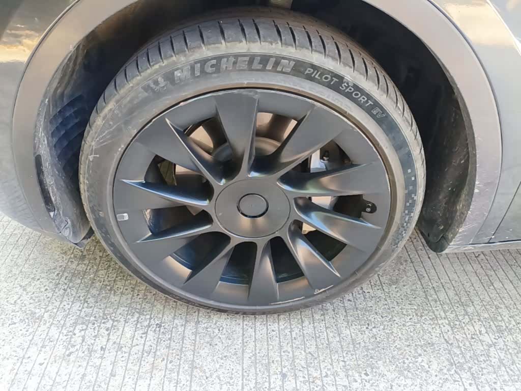 Tesla Model Y, 2024 23