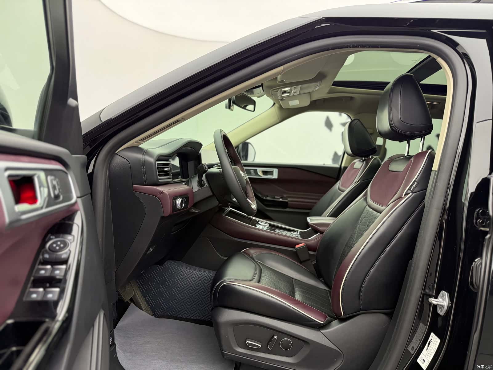 Ford Explorer, 2023 все фото