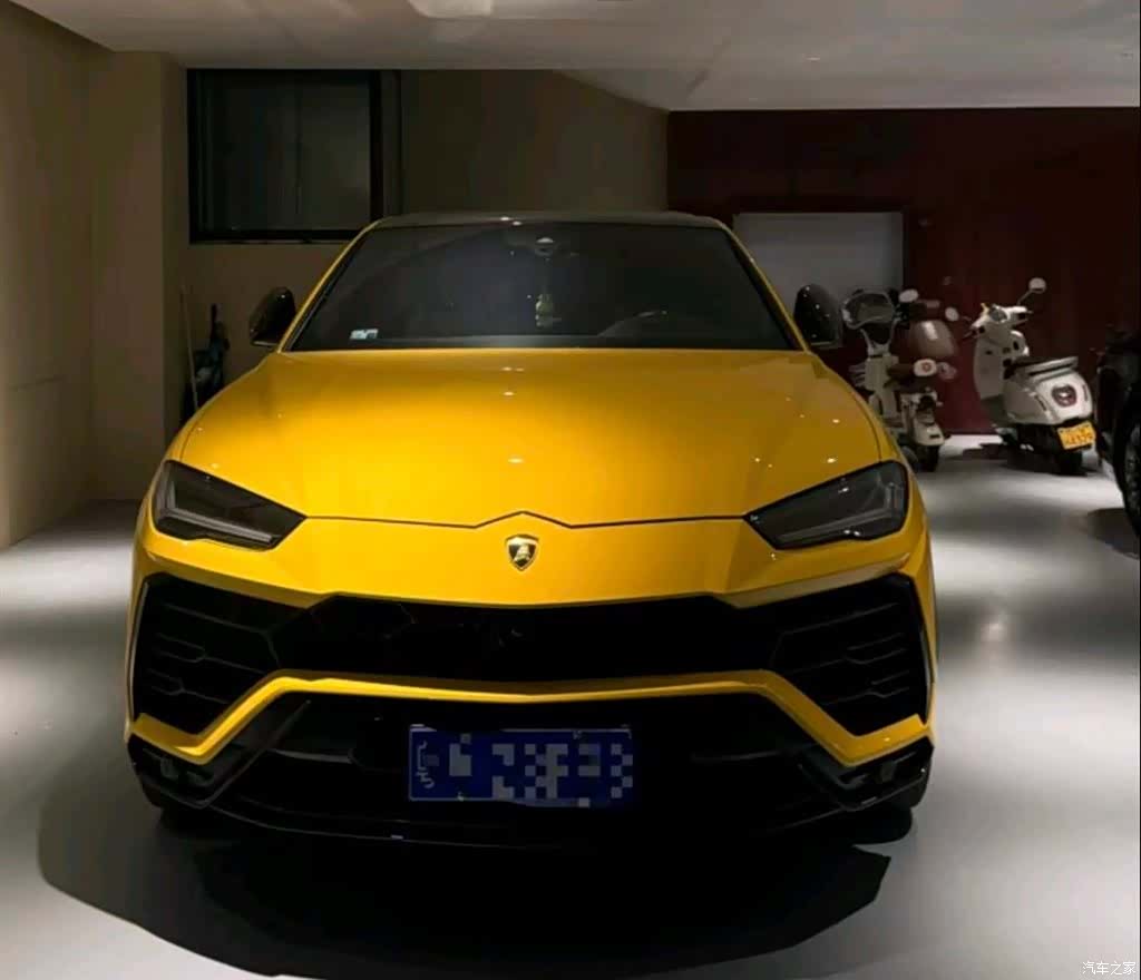 Lamborghini Urus, 2022 4