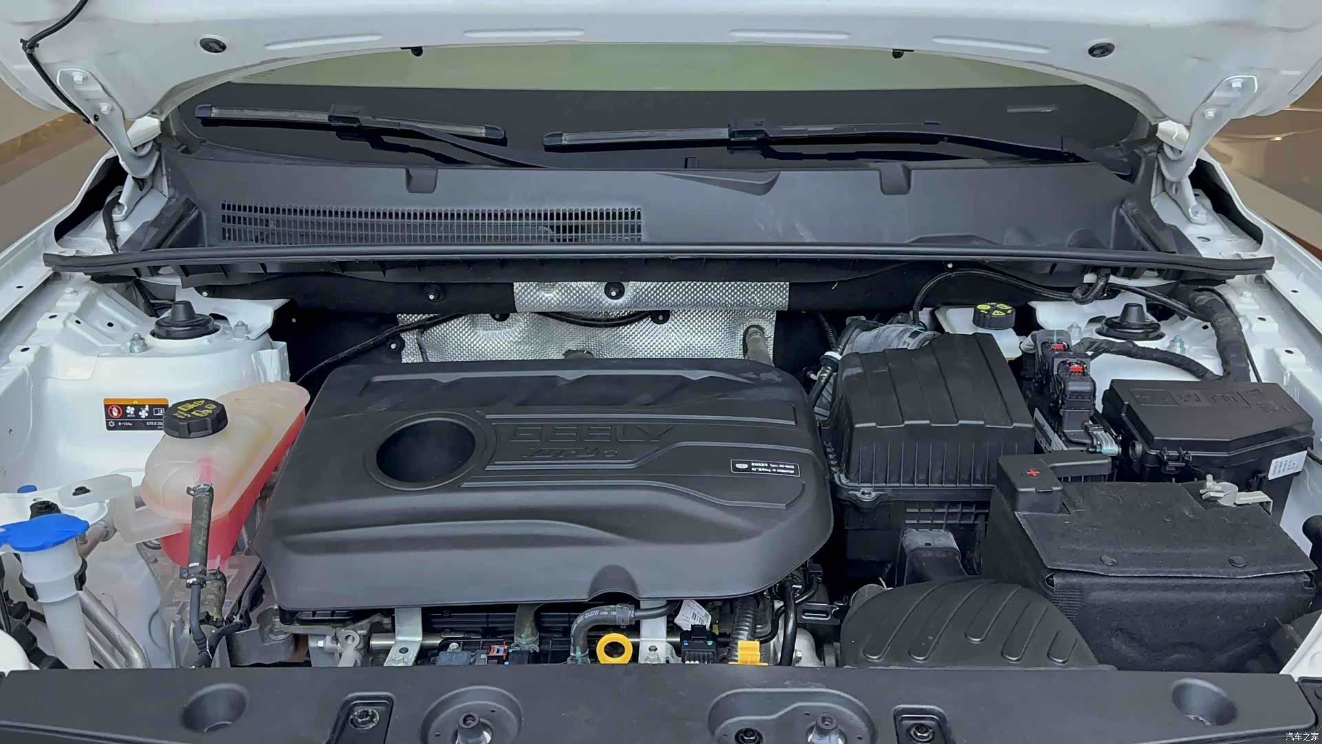 Geely X6, 2023 20