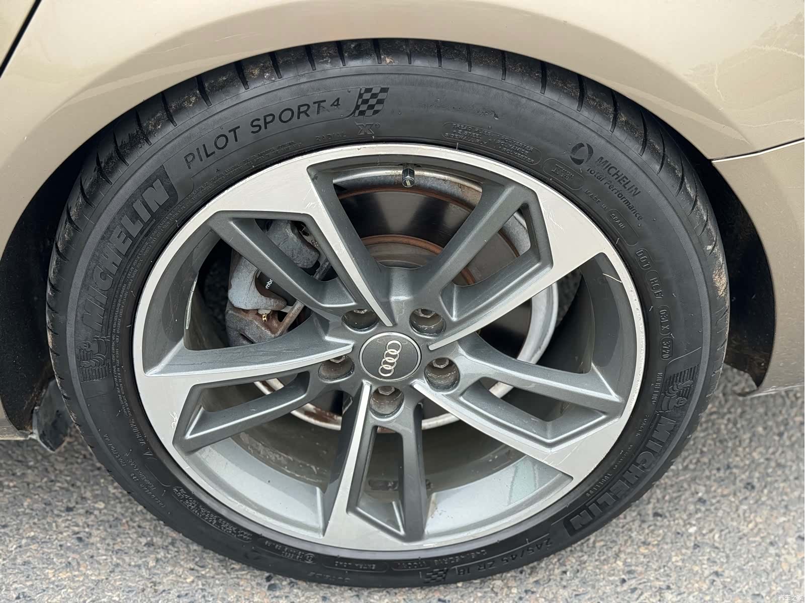 Audi A4L, 2014 28