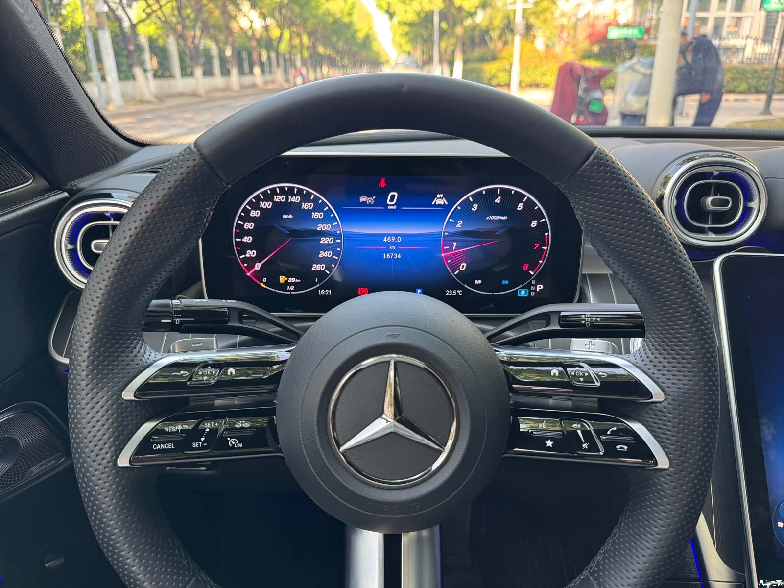 Mercedes-Benz C-Class, 2025 10