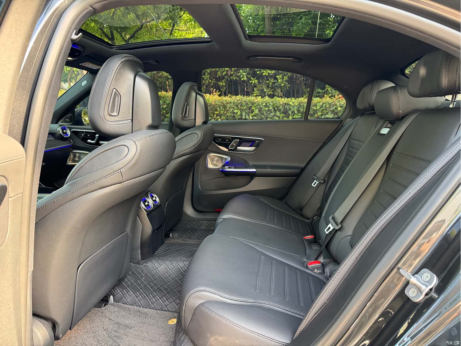 Mercedes-Benz C-Class, 2025 16