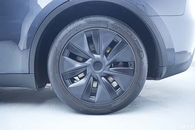Tesla Model Y, 2024 19