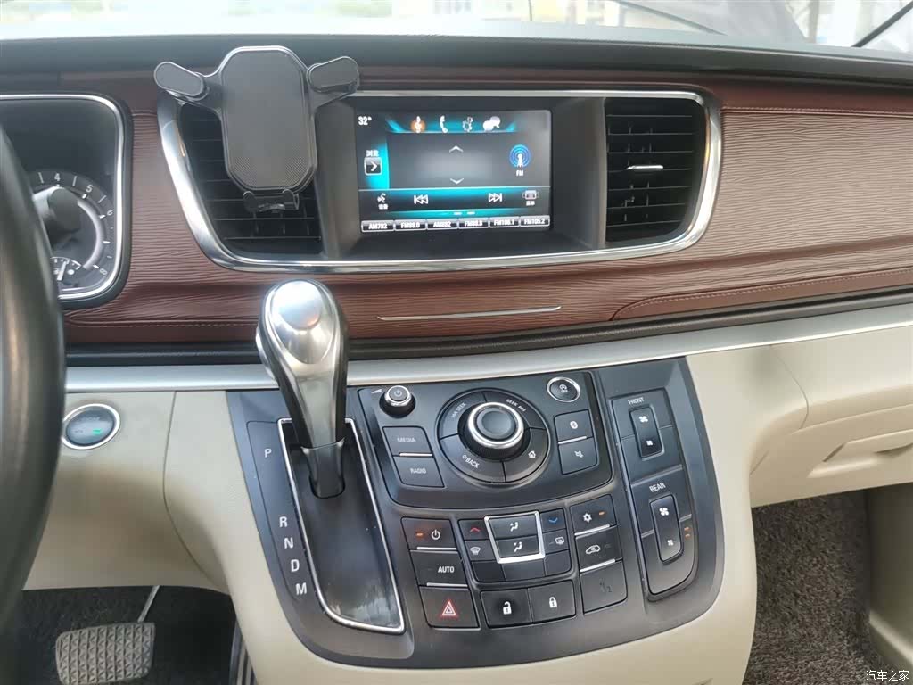 Buick GL8, 2019 6
