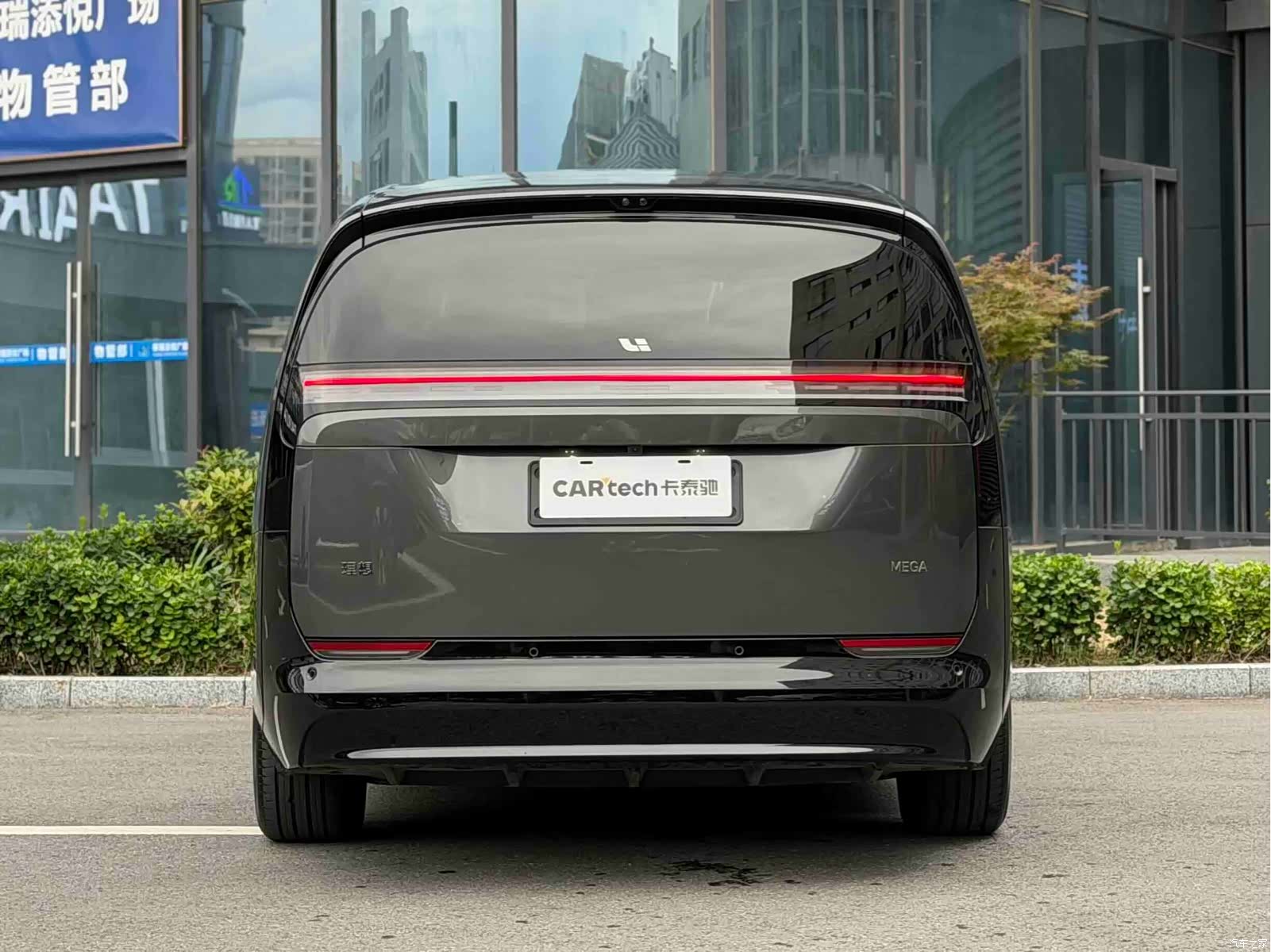 Li Auto MEGA, 2026 4