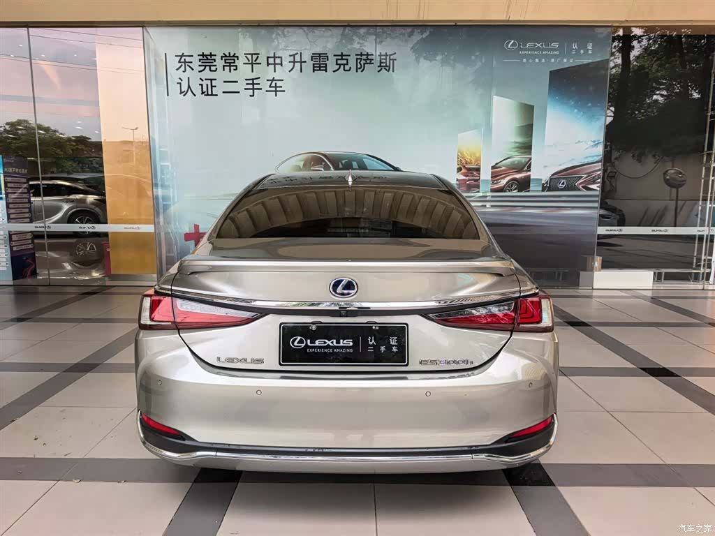 Lexus ES, 2022 3