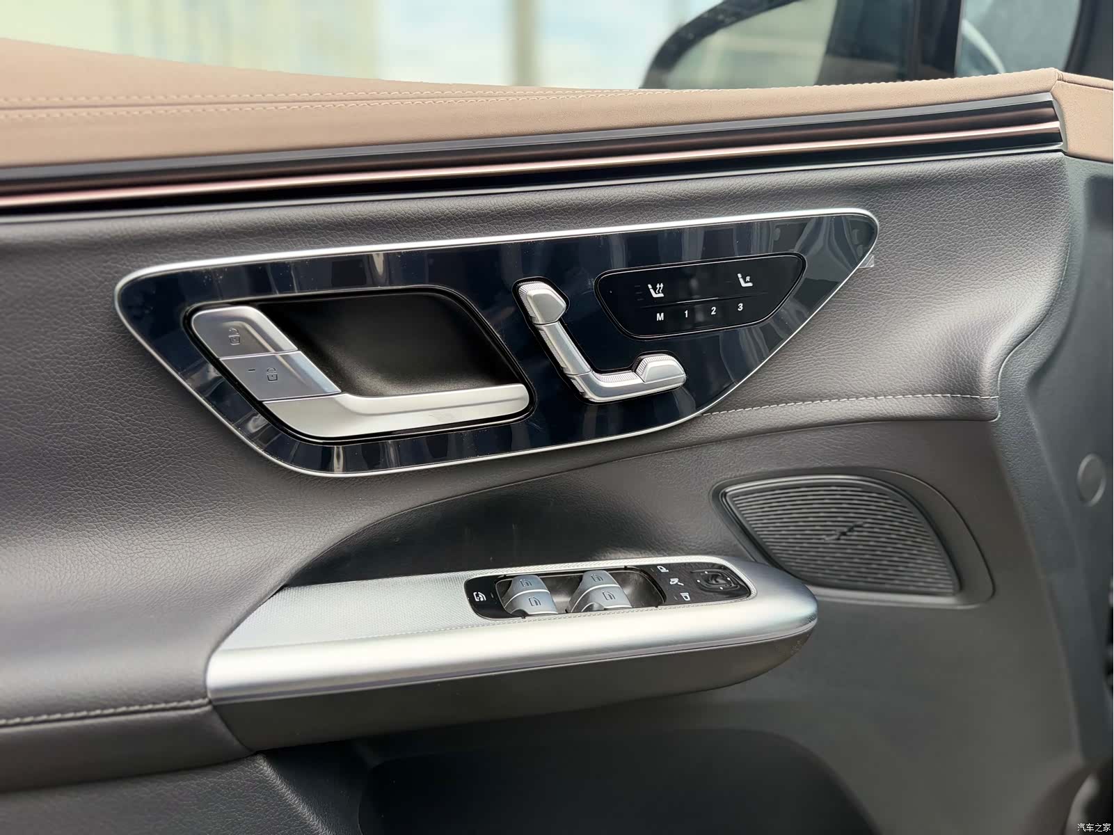 Mercedes-Benz EQE, 2025 15