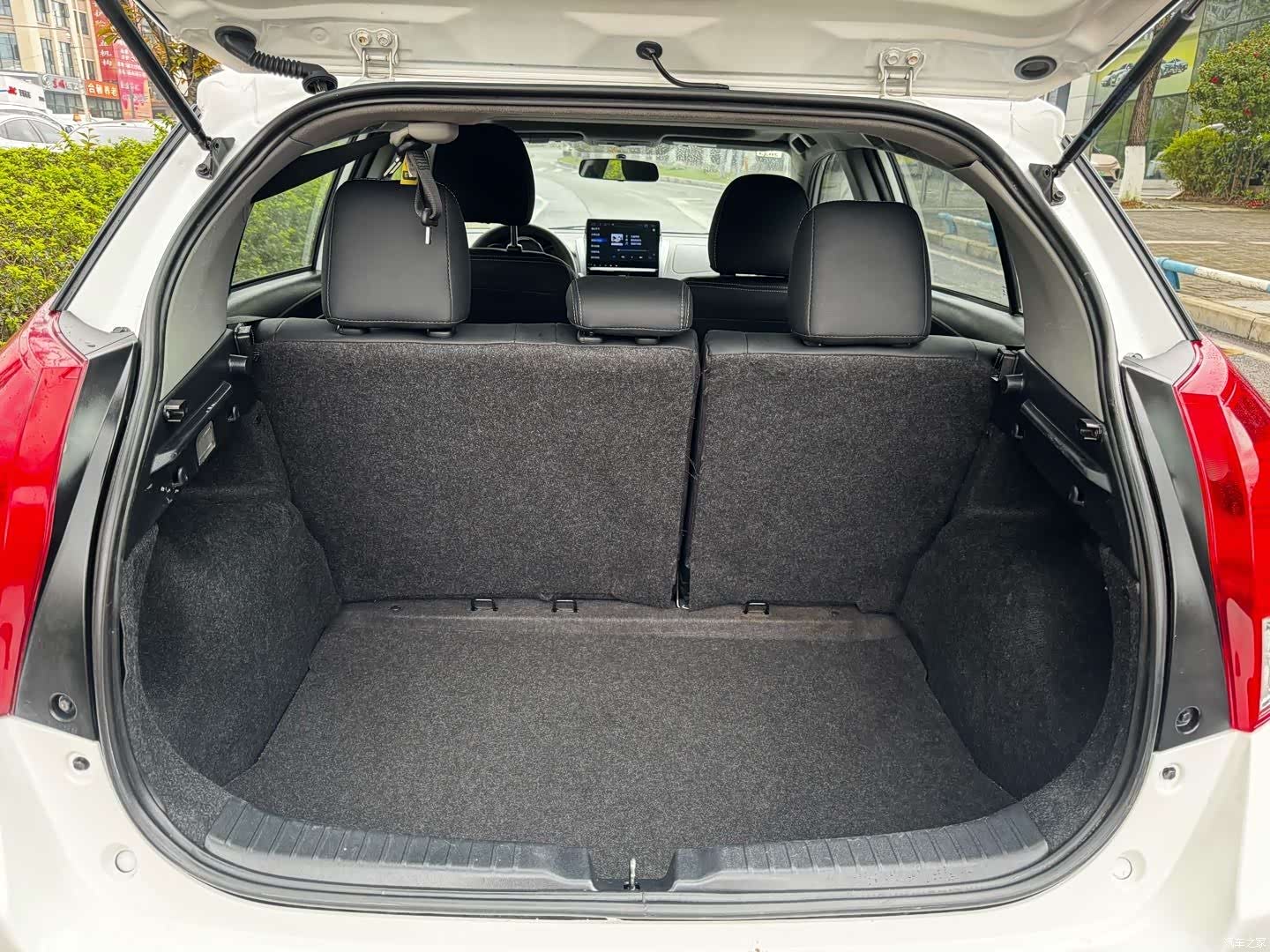 Toyota YARiS L, 2015 27