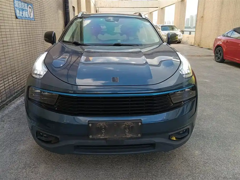 Lynk & Co 01