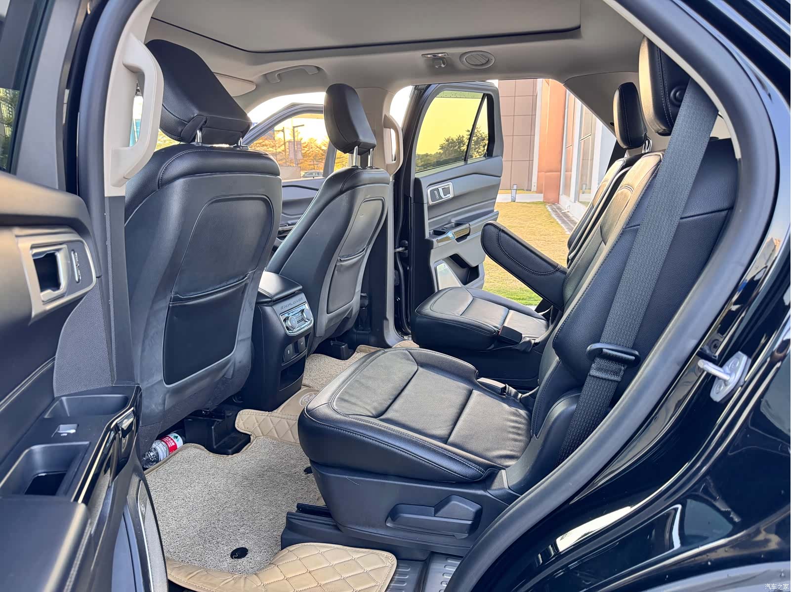 Ford Explorer, 2022 9