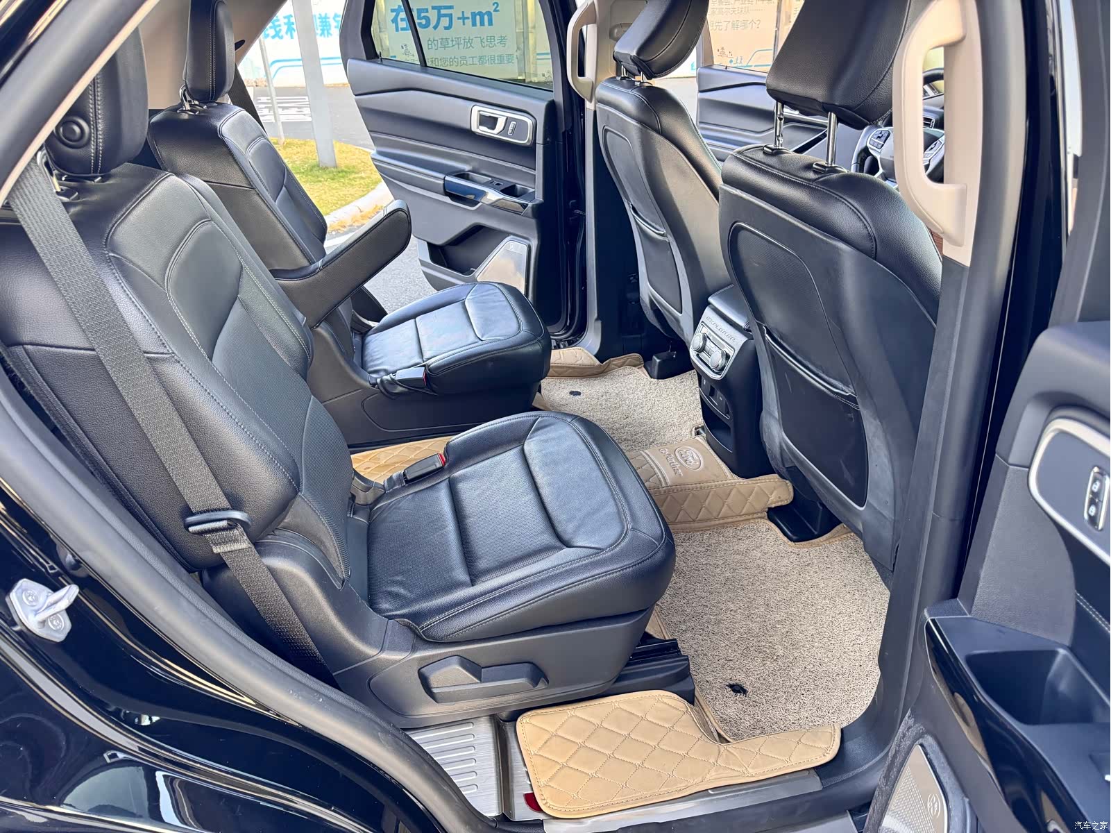 Ford Explorer, 2022 16
