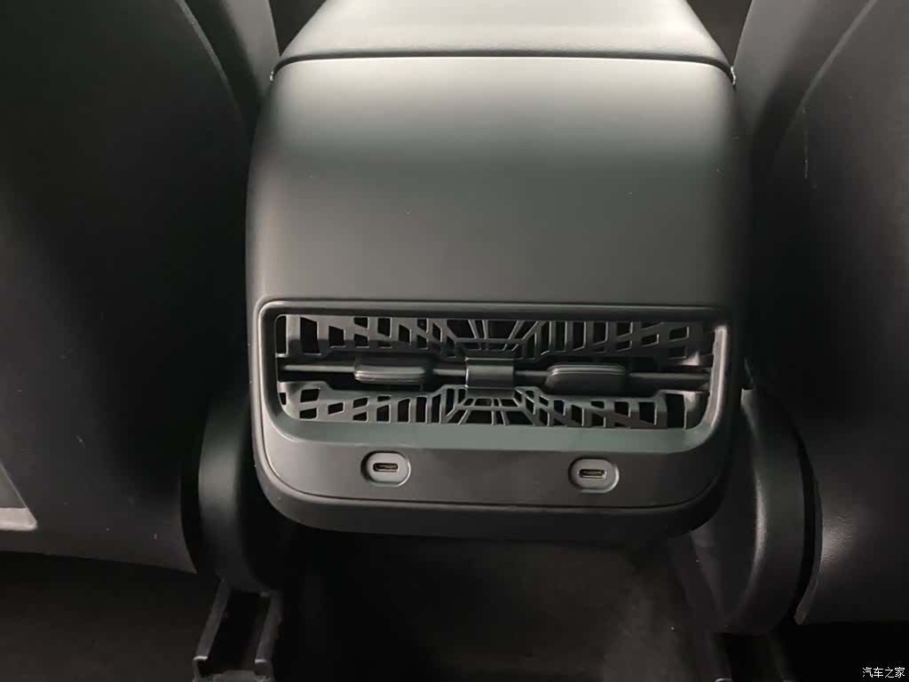 Tesla Model Y, 2024 26