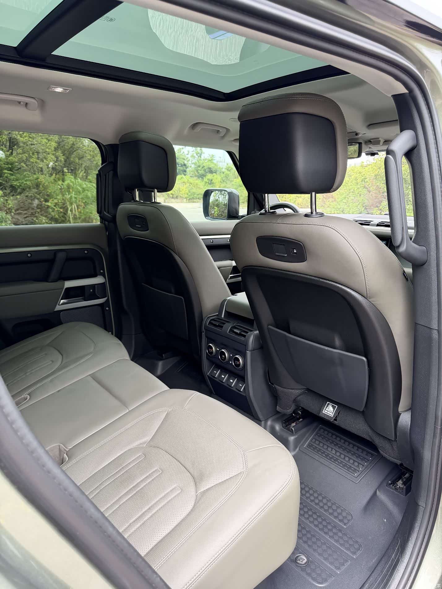 Land Rover Defender, 2020 17