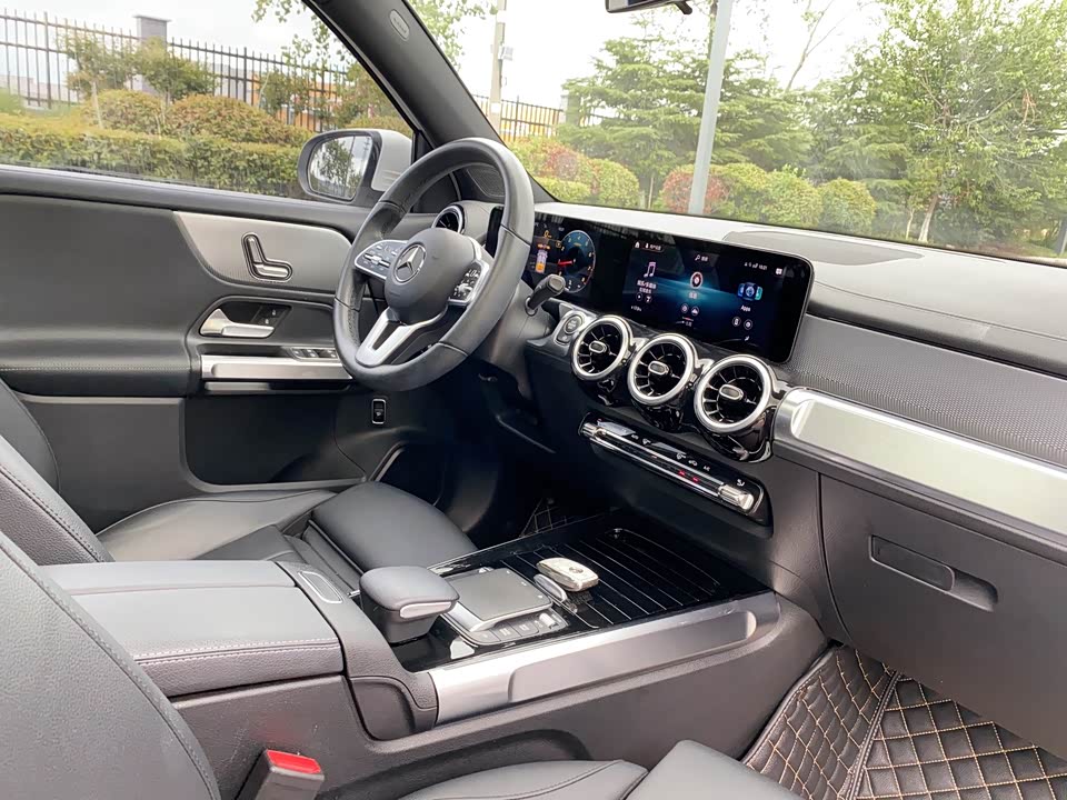 Mercedes-Benz GLB Mercedes-Benz GLB