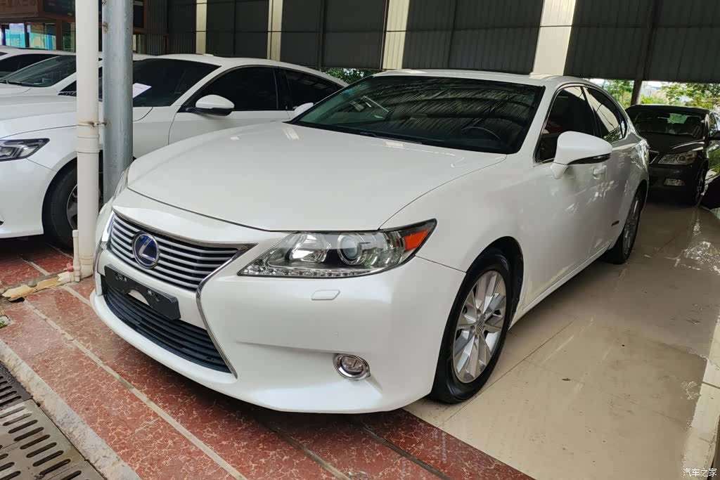 Lexus ES, 2015 1
