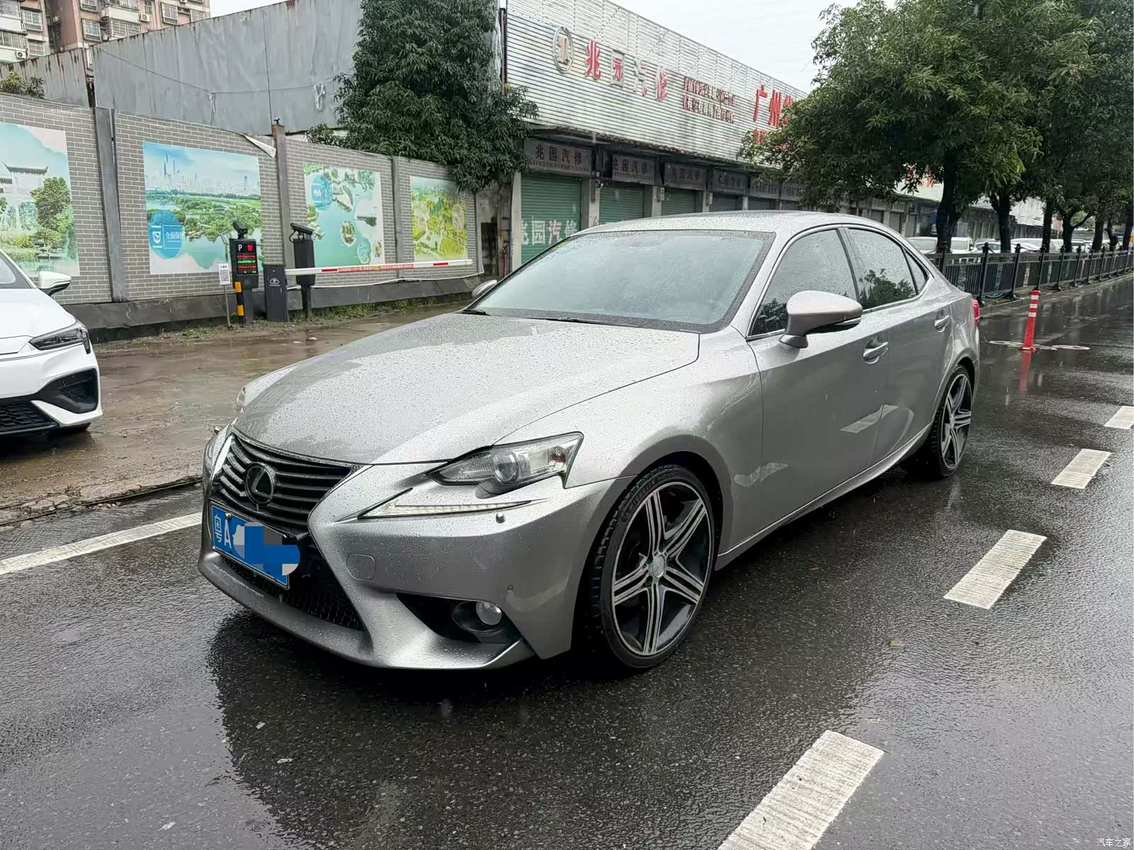 Lexus IS, 2013 1