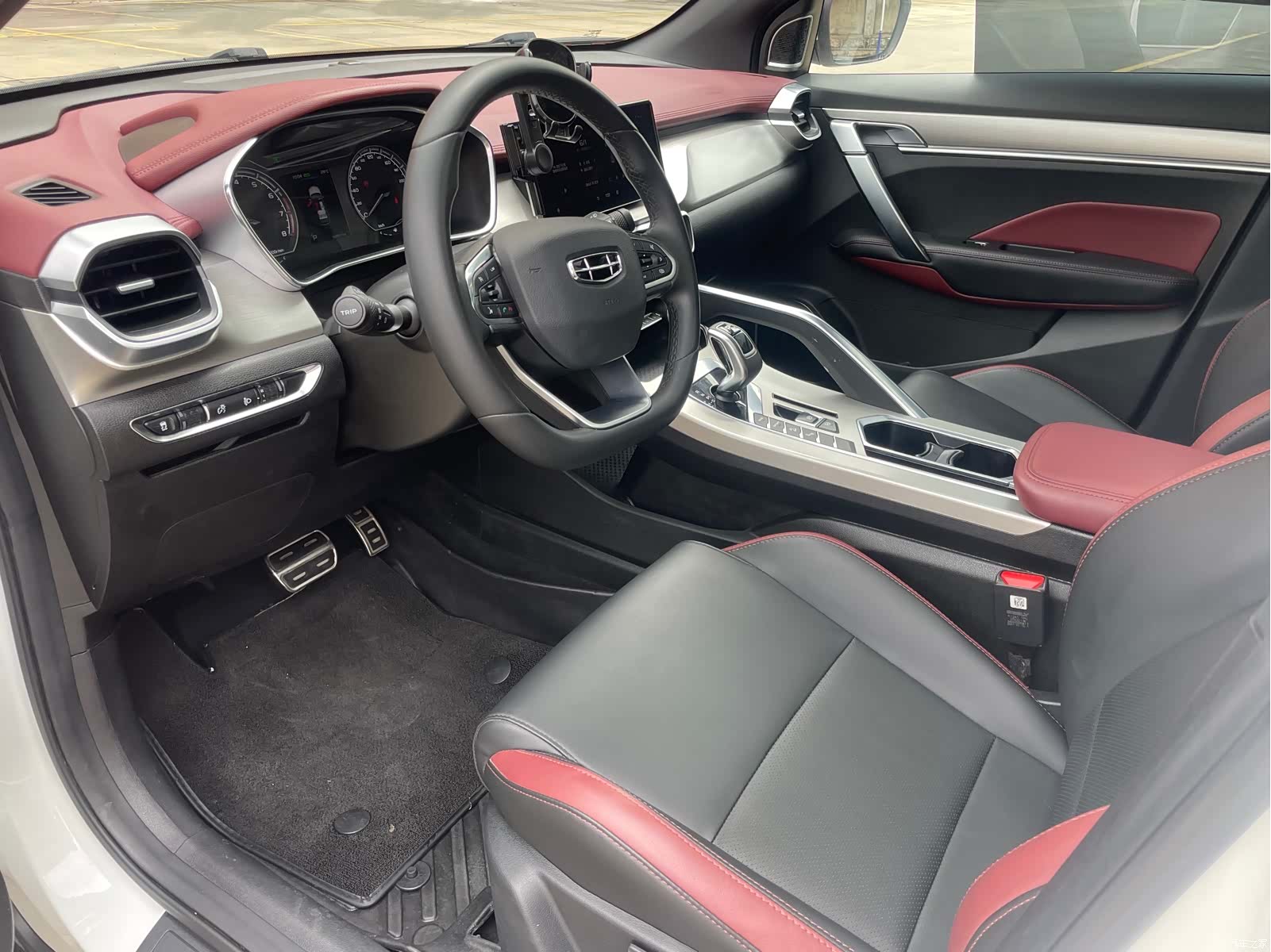 Geely Coolray, 2021 11
