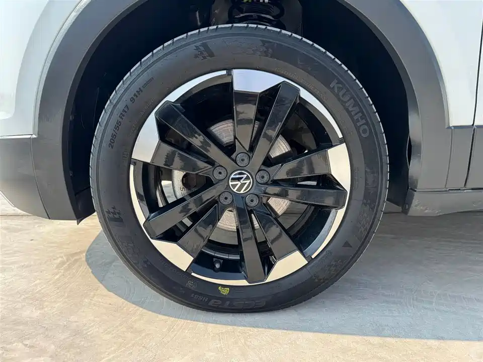 Volkswagen Exploring the shadow