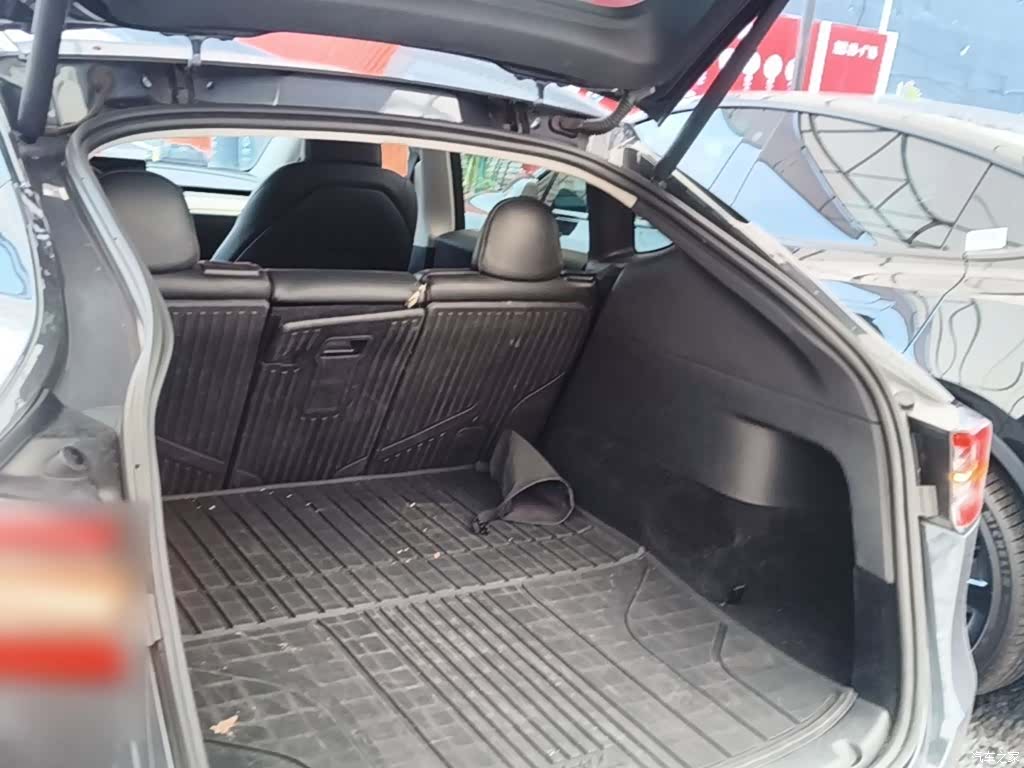Tesla Model Y, 2022 19