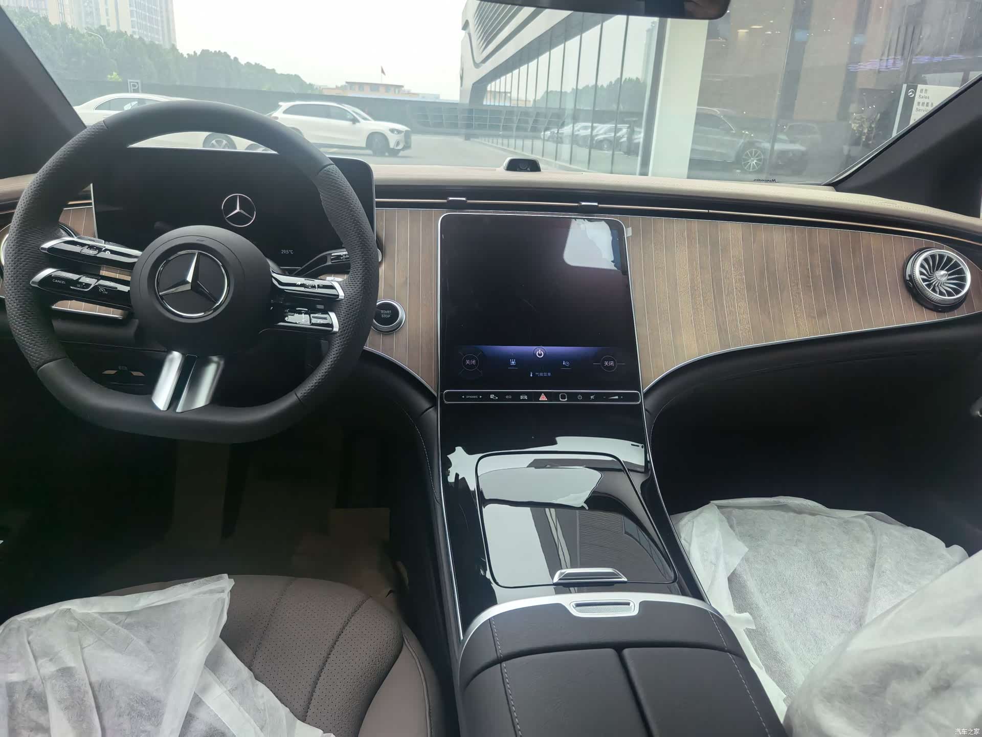 Mercedes-Benz EQE, 2025 все фото
