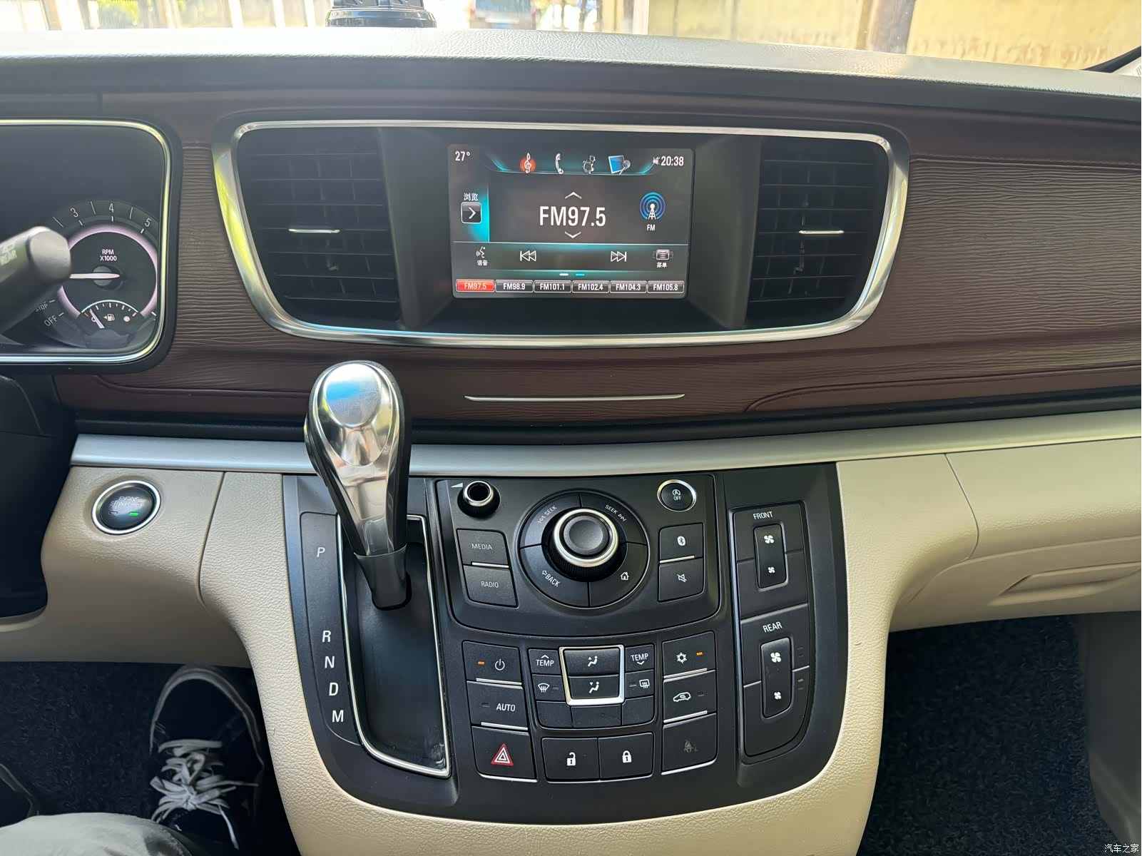 Buick GL8, 2017 16