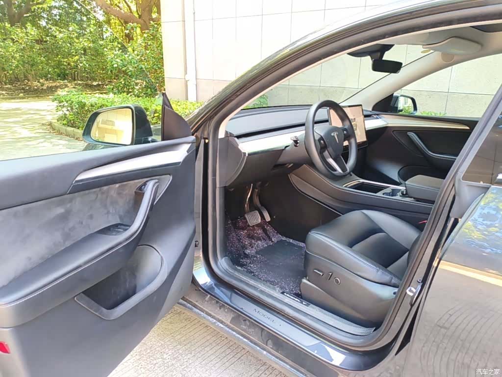 Tesla Model Y, 2024 16