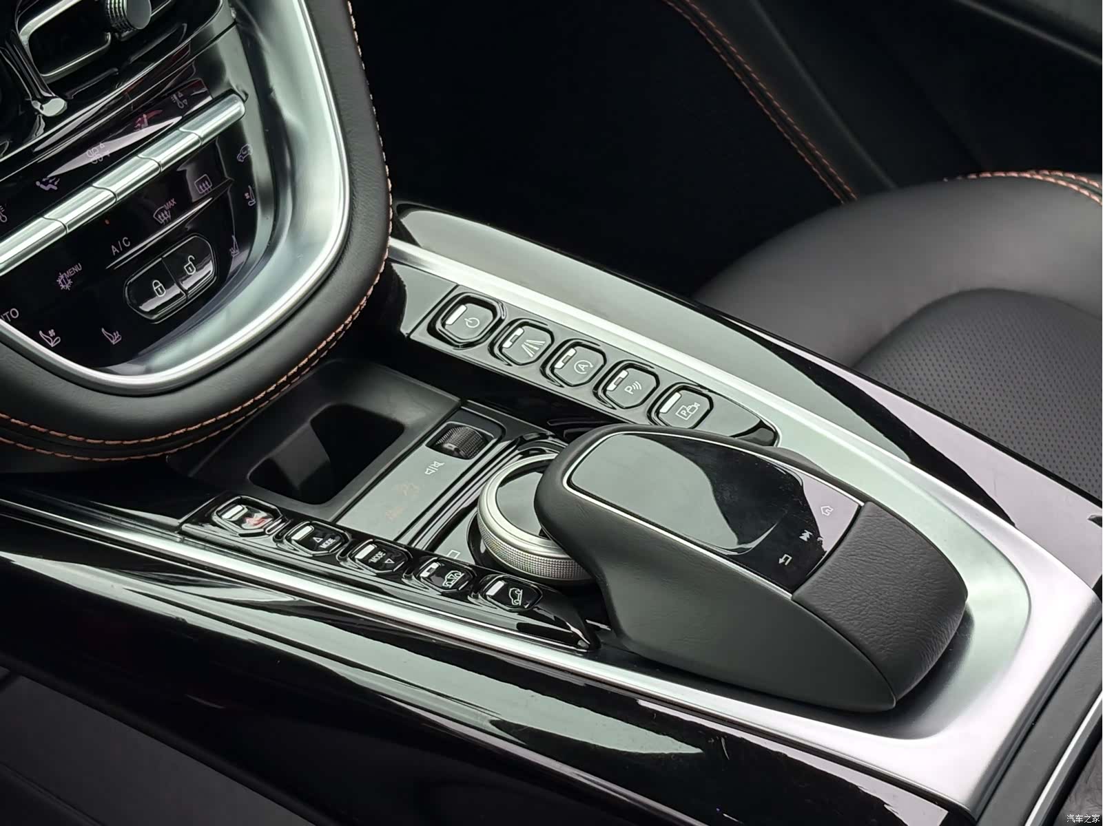 Aston Martin DBX, 2022 12