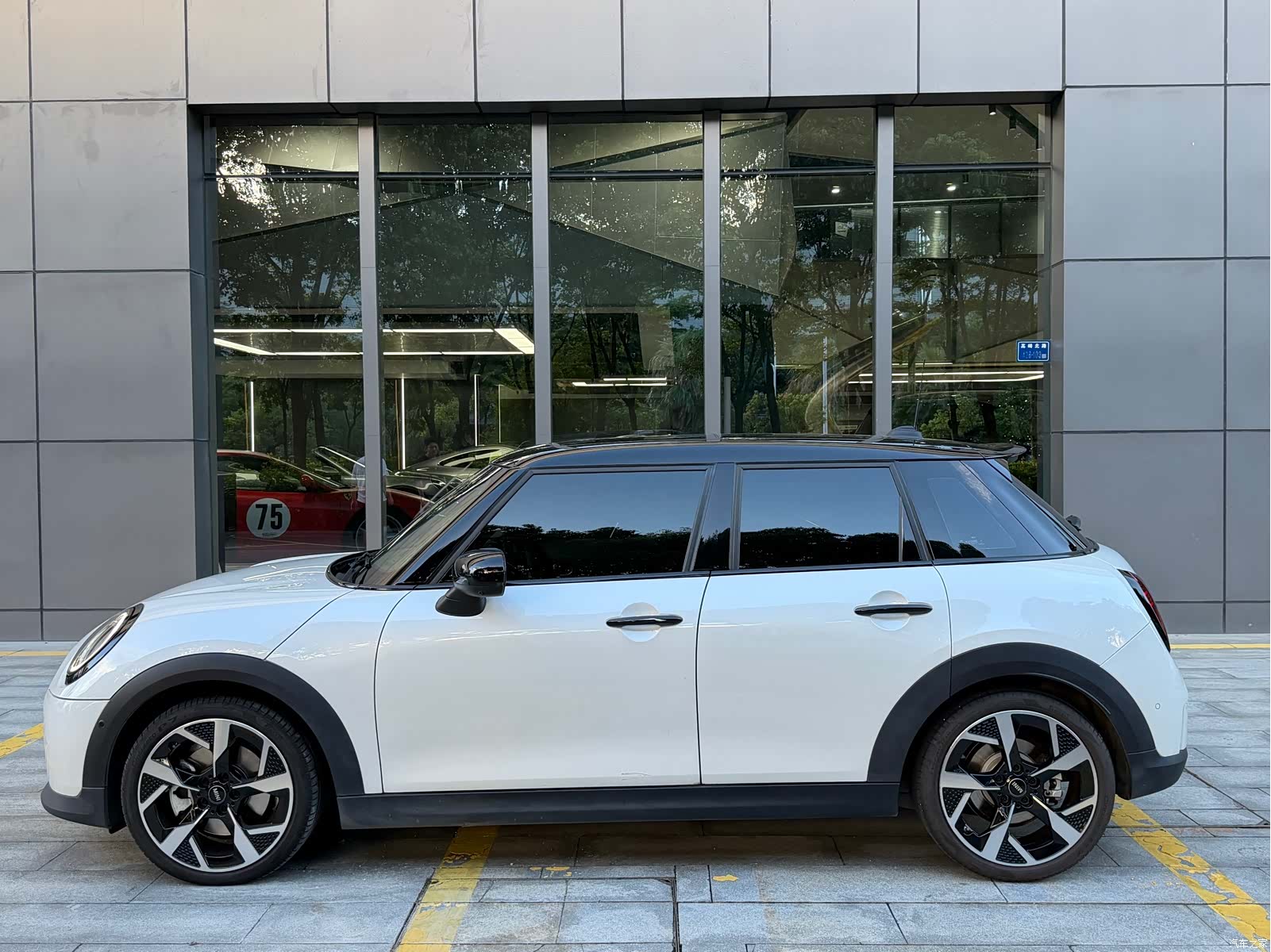 Mini Cooper, 2025 4