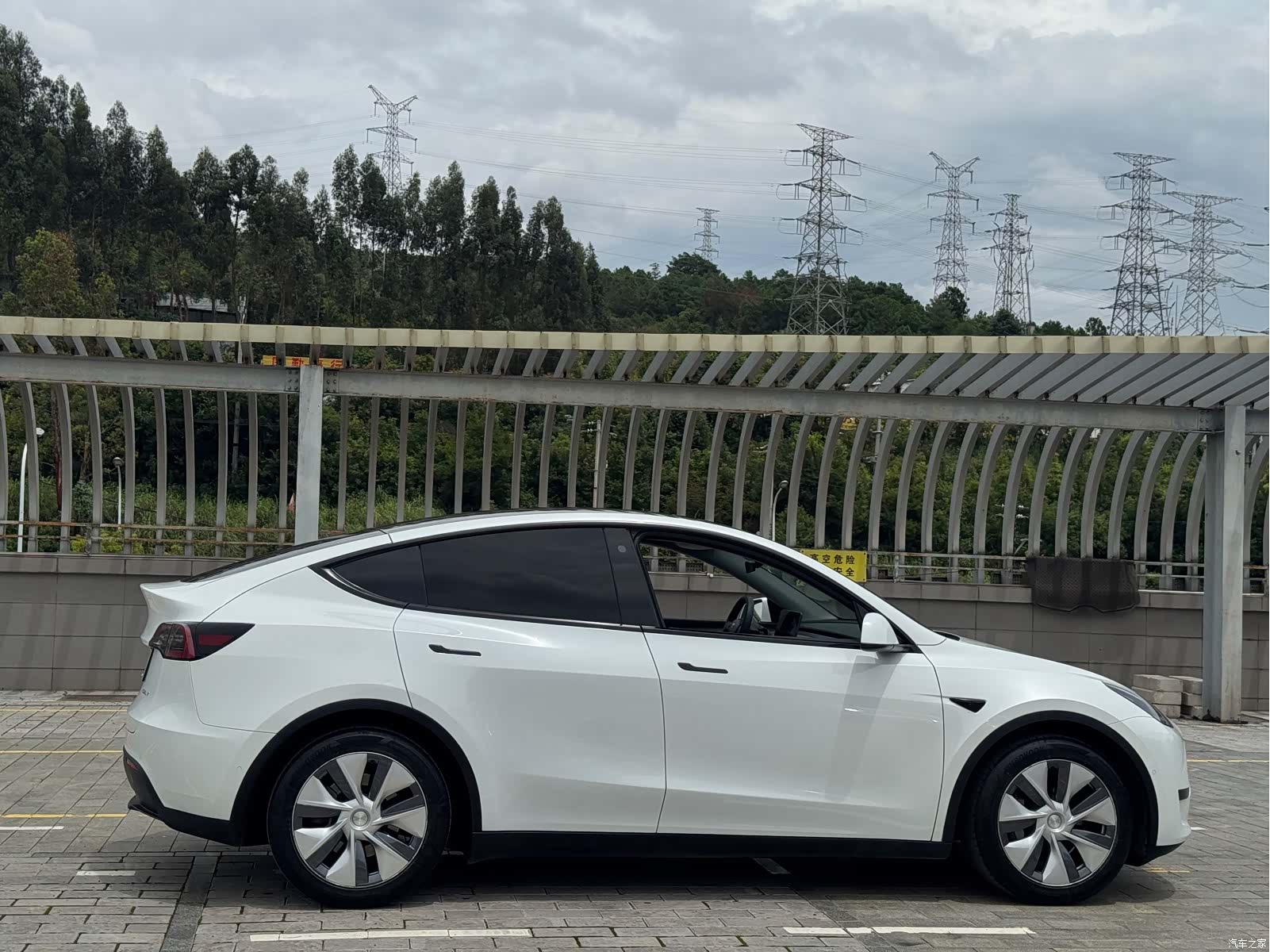 Tesla Model Y, 2022 14