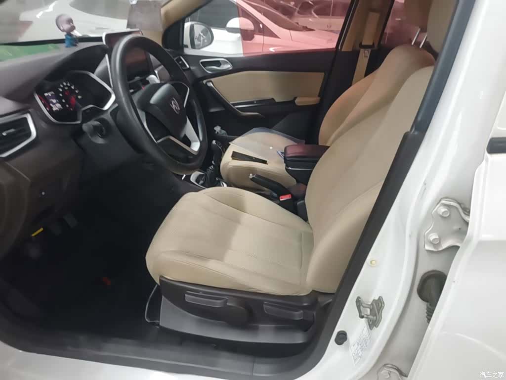 Wuling 310W, 2018 15