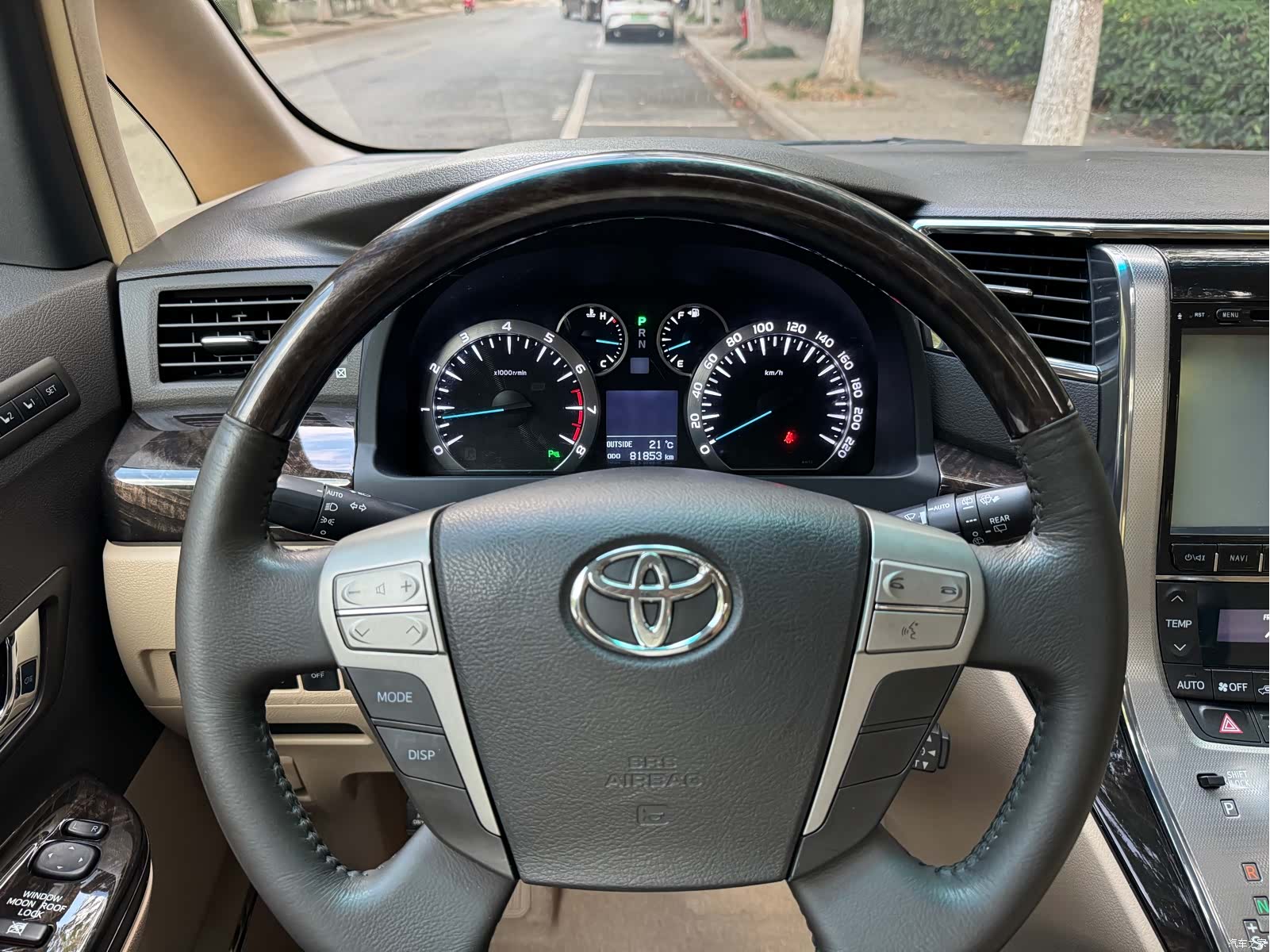 Toyota Alphard, 2016 10