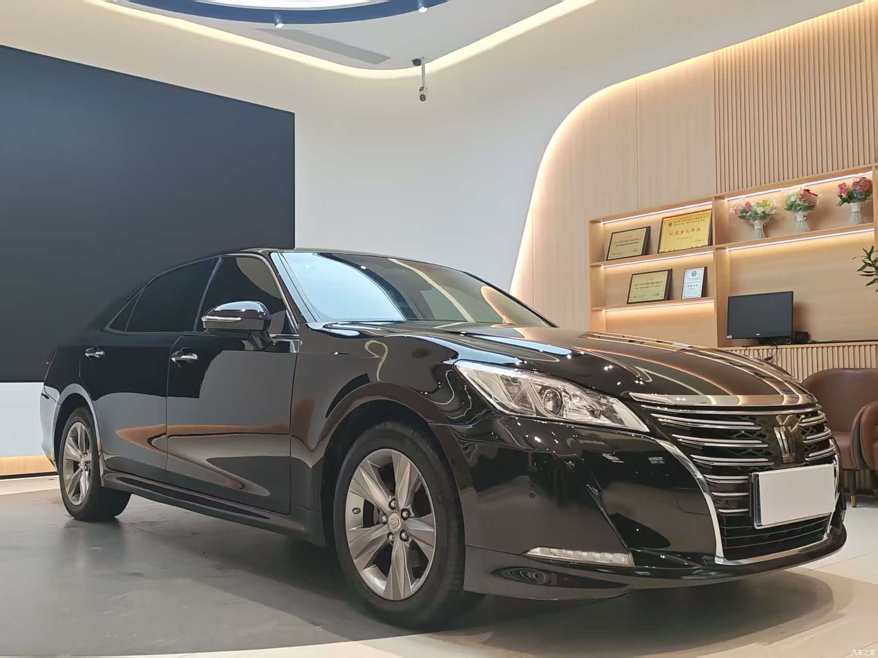 Toyota Crown, 2017 3