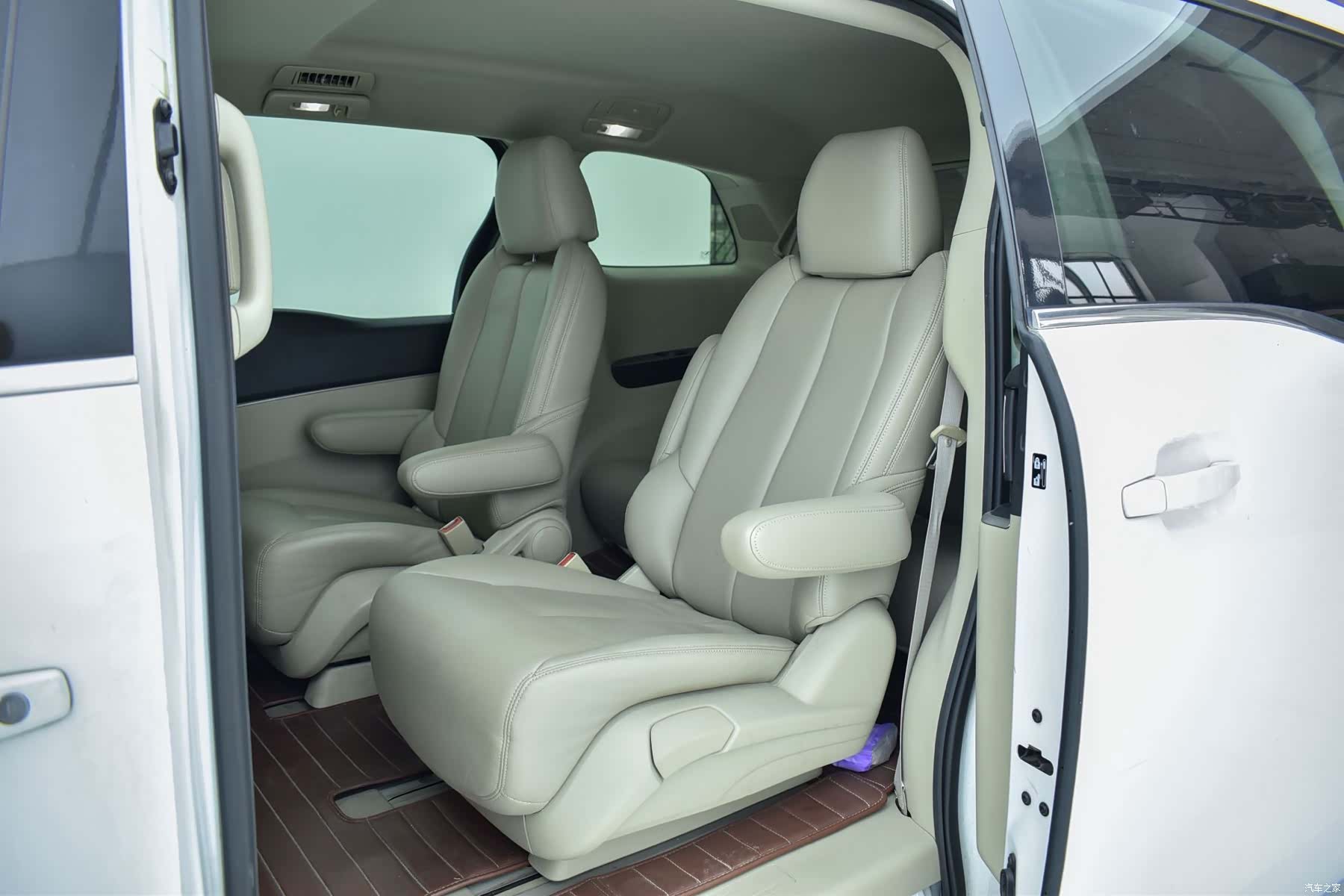 Buick GL8, 2016 9