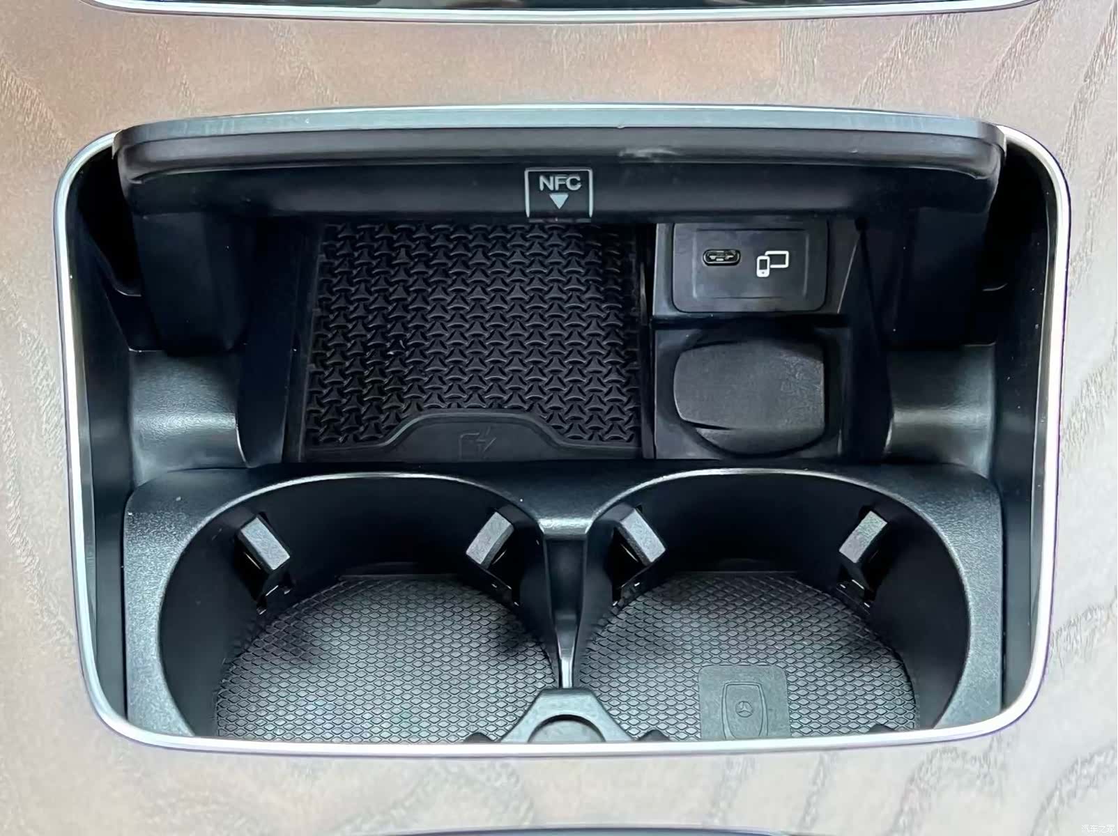 Mercedes-Benz E-Class, 2022 32