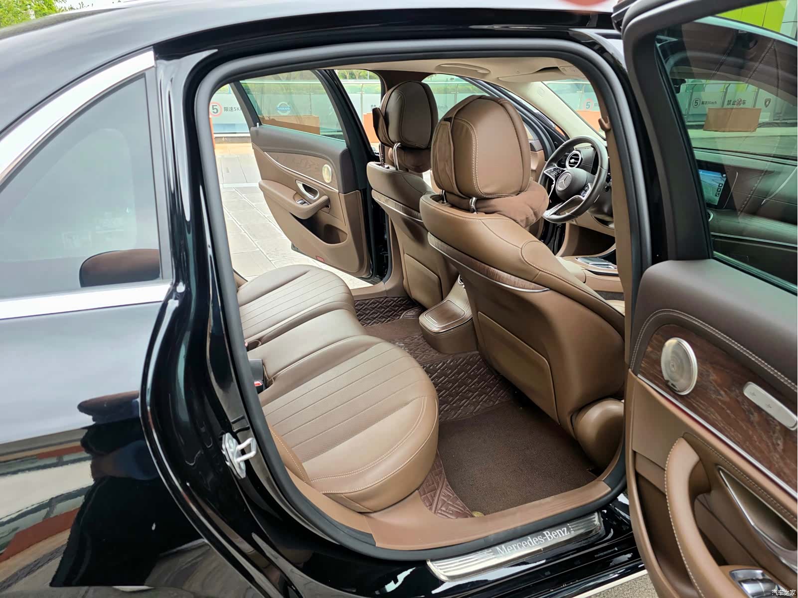 Mercedes-Benz E-Class, 2023 13