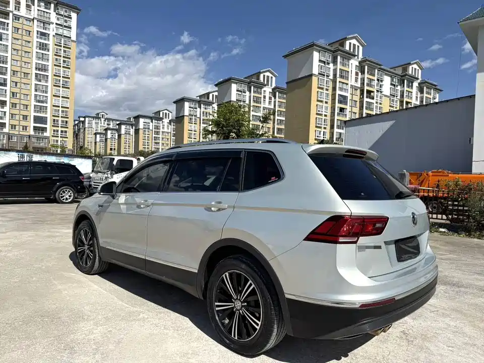 Volkswagen Tiguan L
