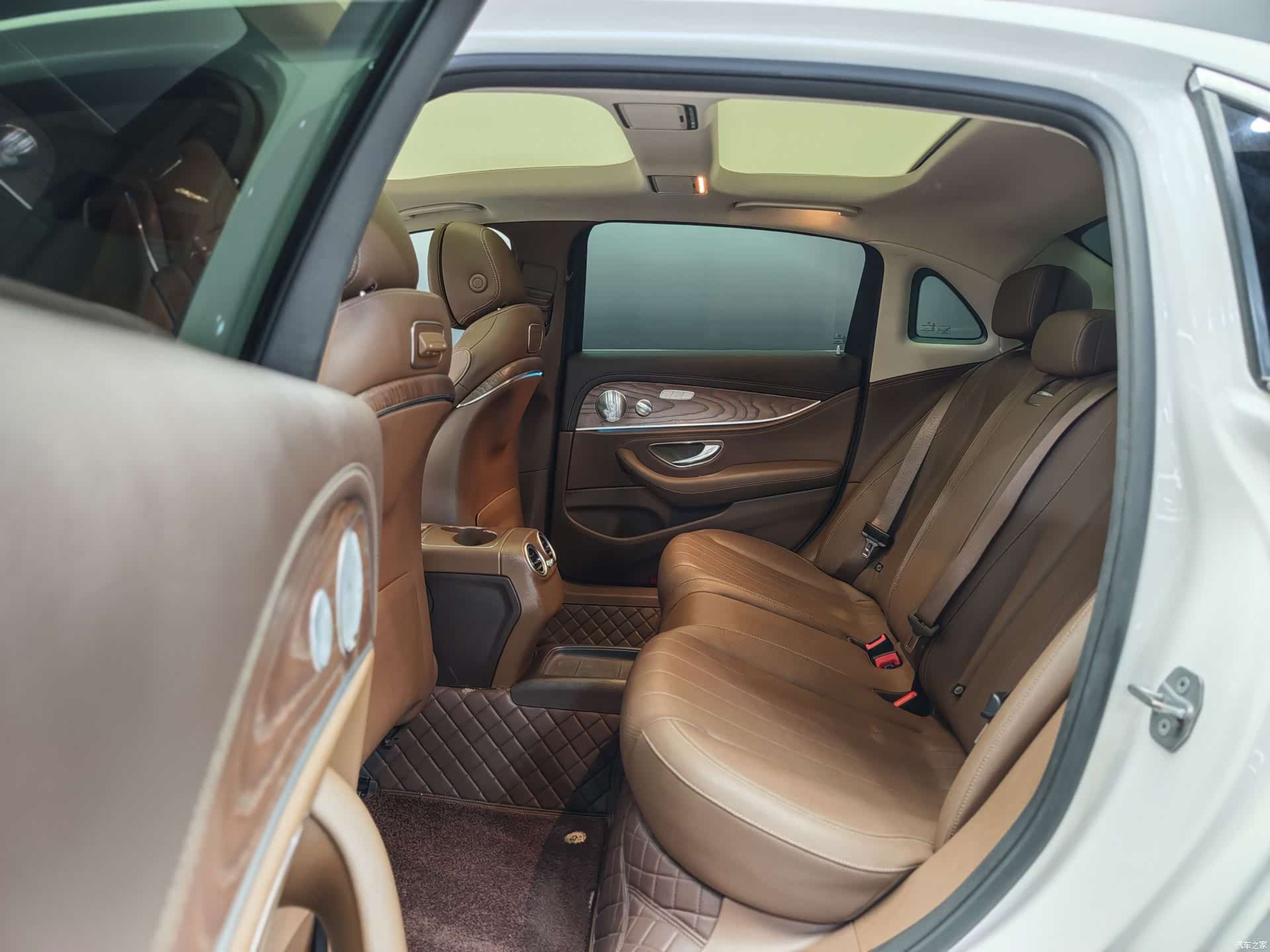 Mercedes-Benz E-Class, 2019 6