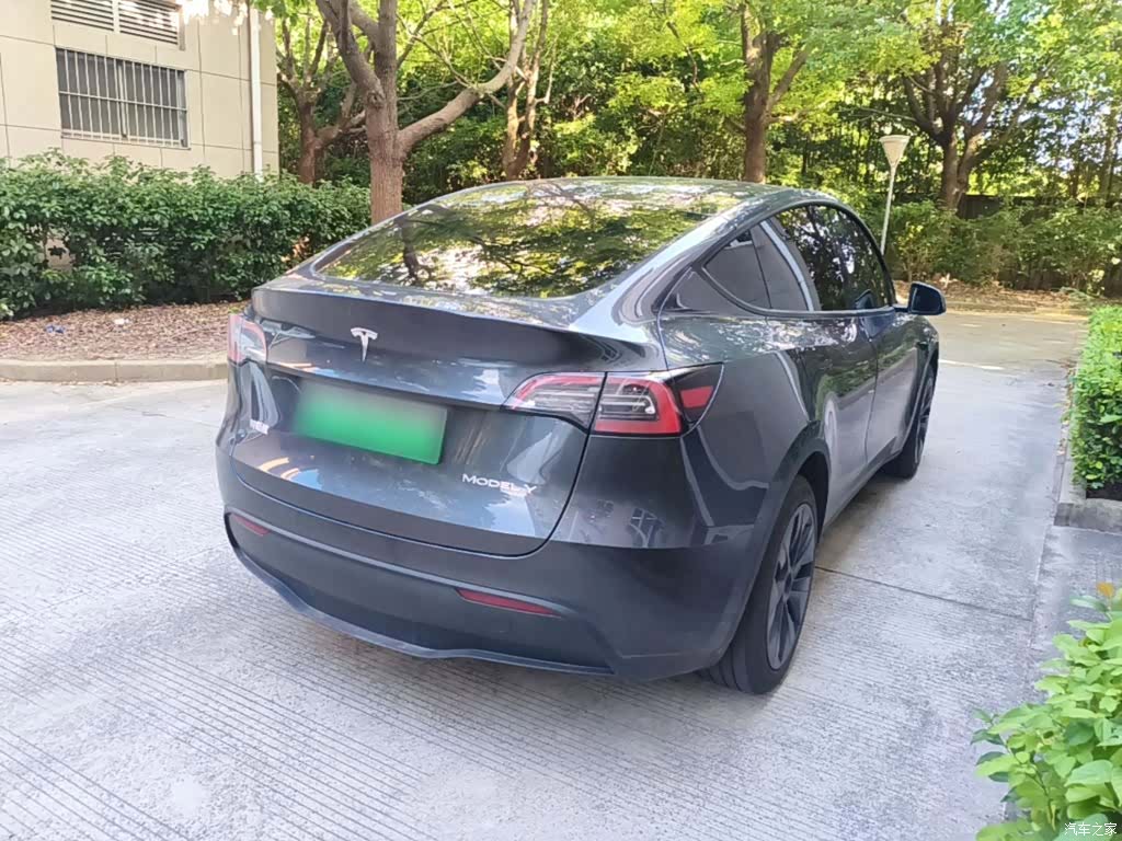 Tesla Model Y, 2024 7