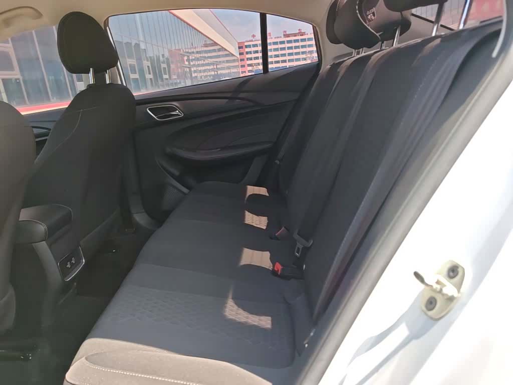 Roewe i5, 2019 17