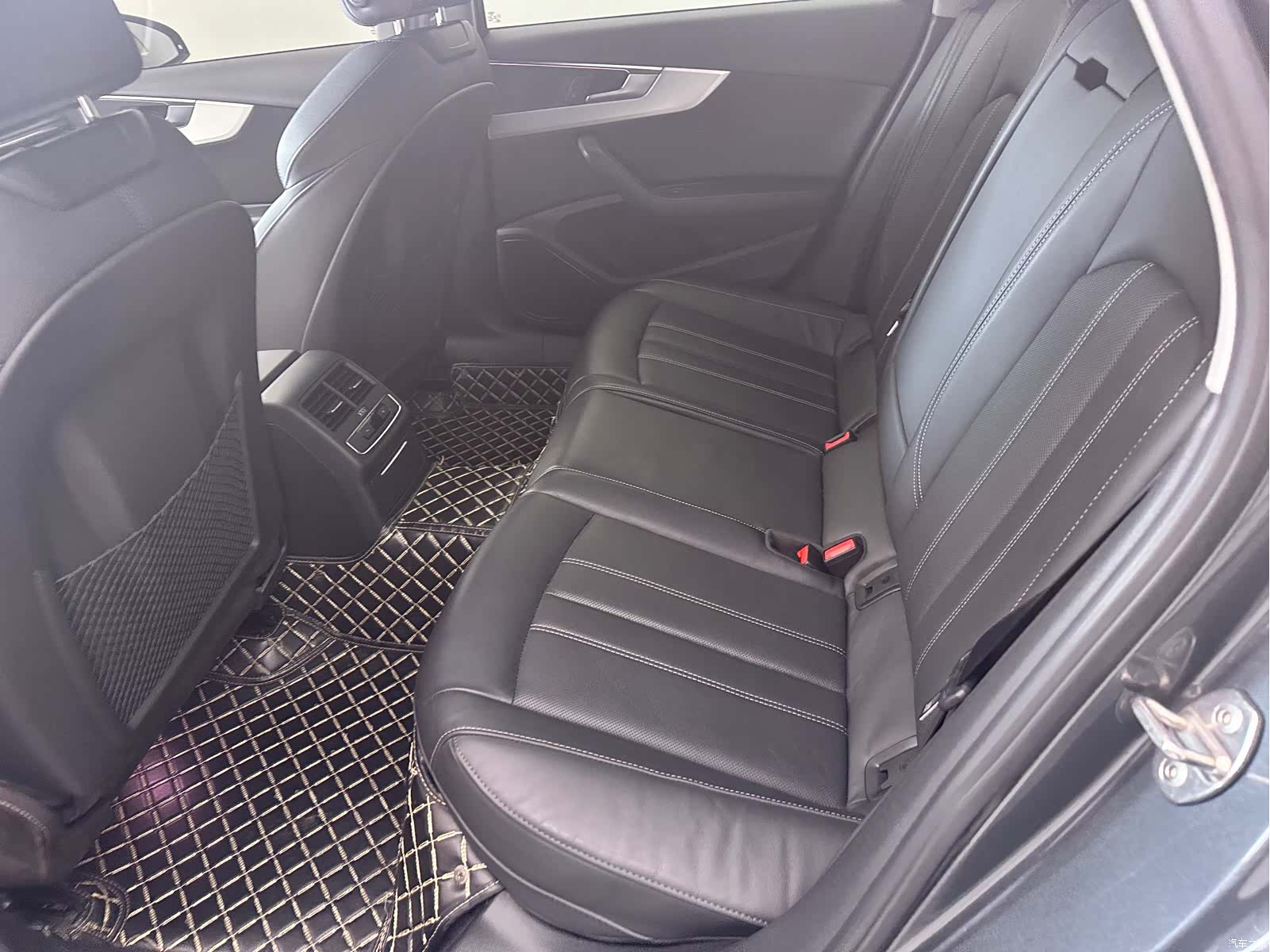 Audi A4L, 2020 25