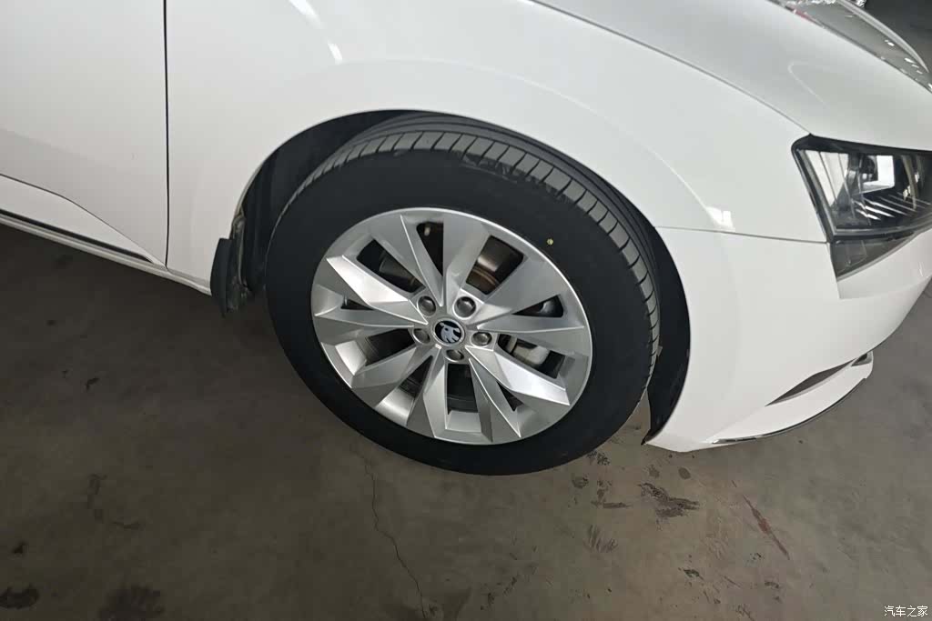 Skoda Superb, 2018 6