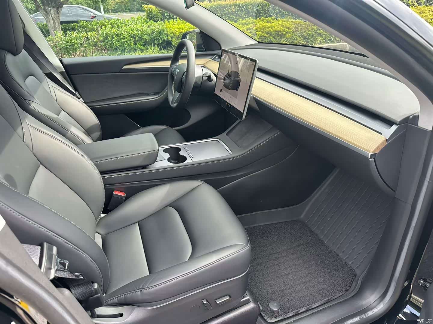 Tesla Model Y, 2023 9
