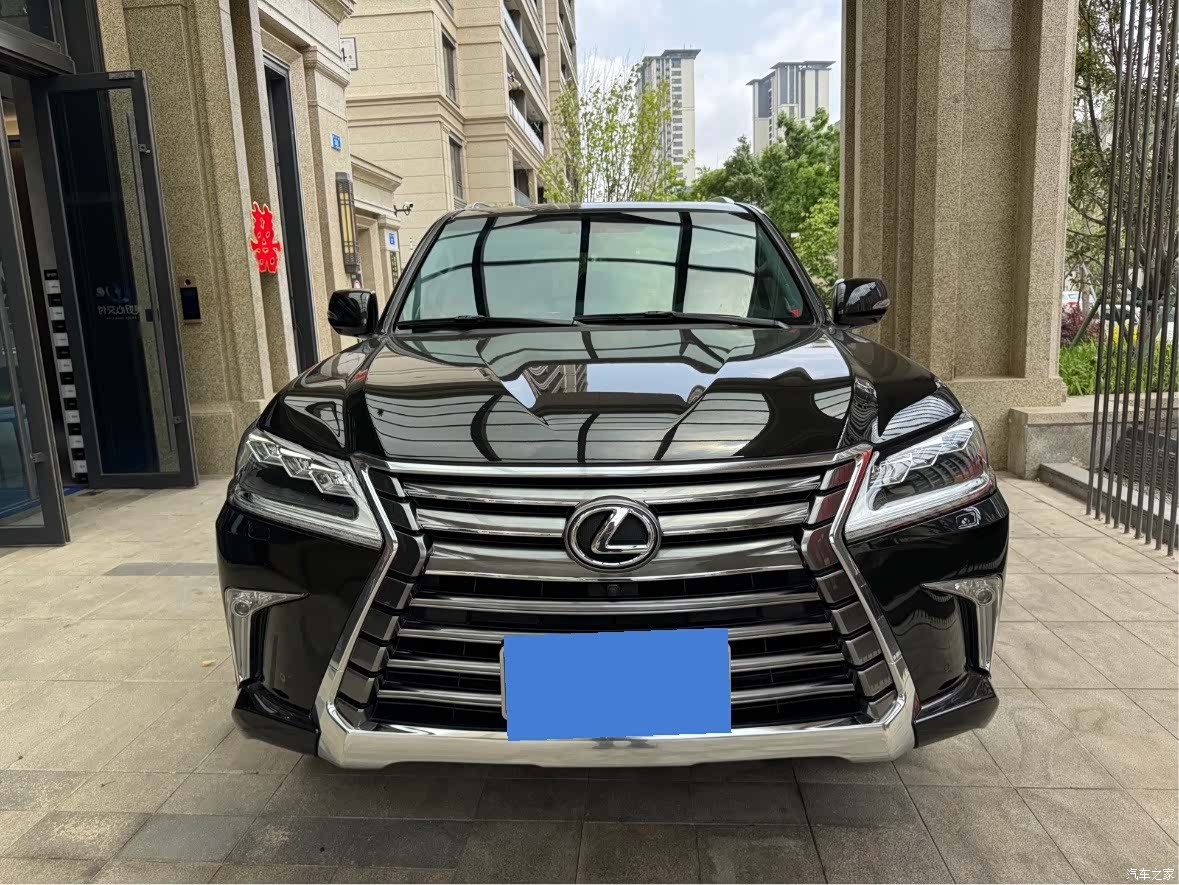 Lexus LX, 2020 1
