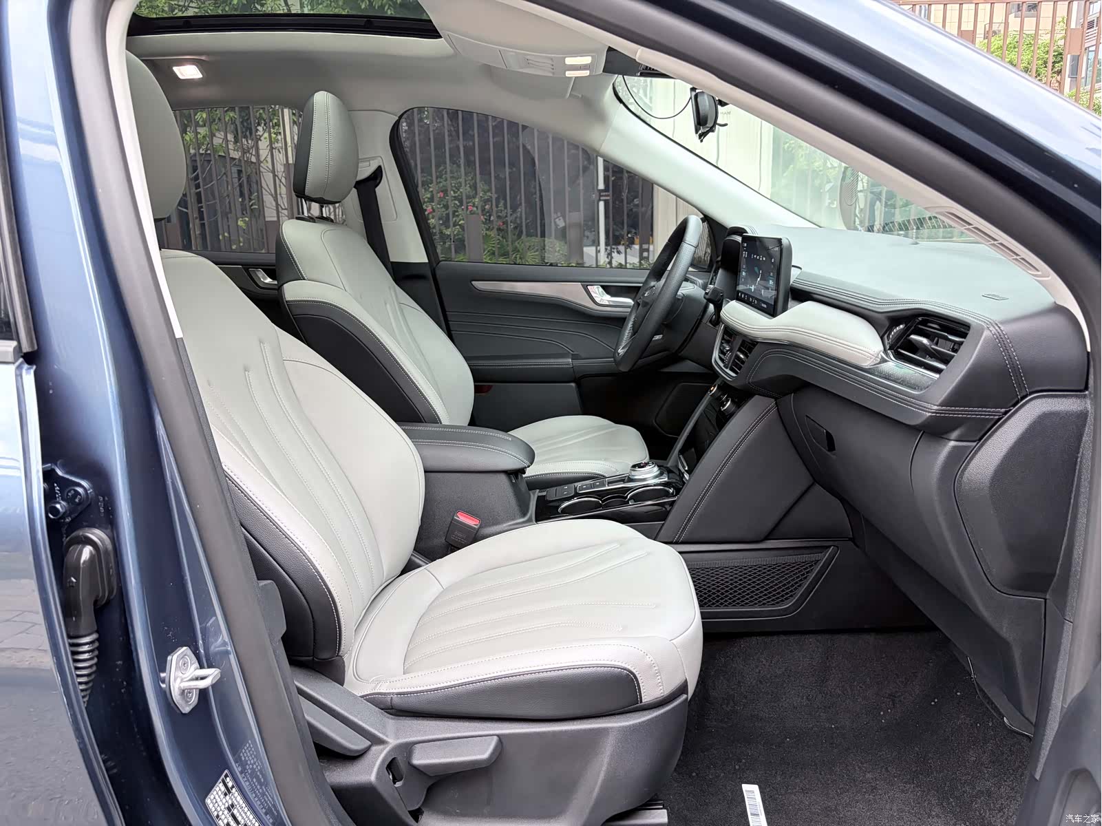 Ford Escape, 2022 21